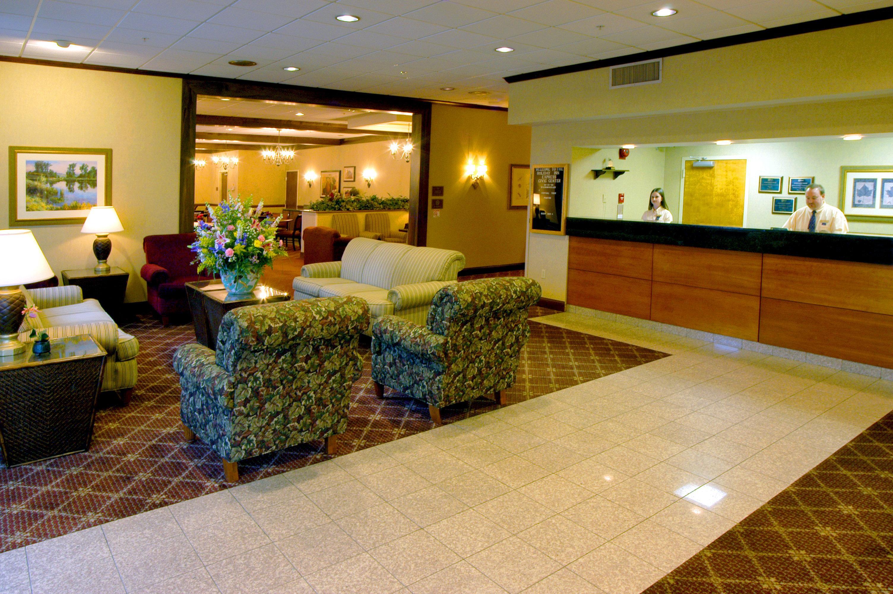 Holiday Inn Express Charleston-Civic Center By Ihg Exterior foto